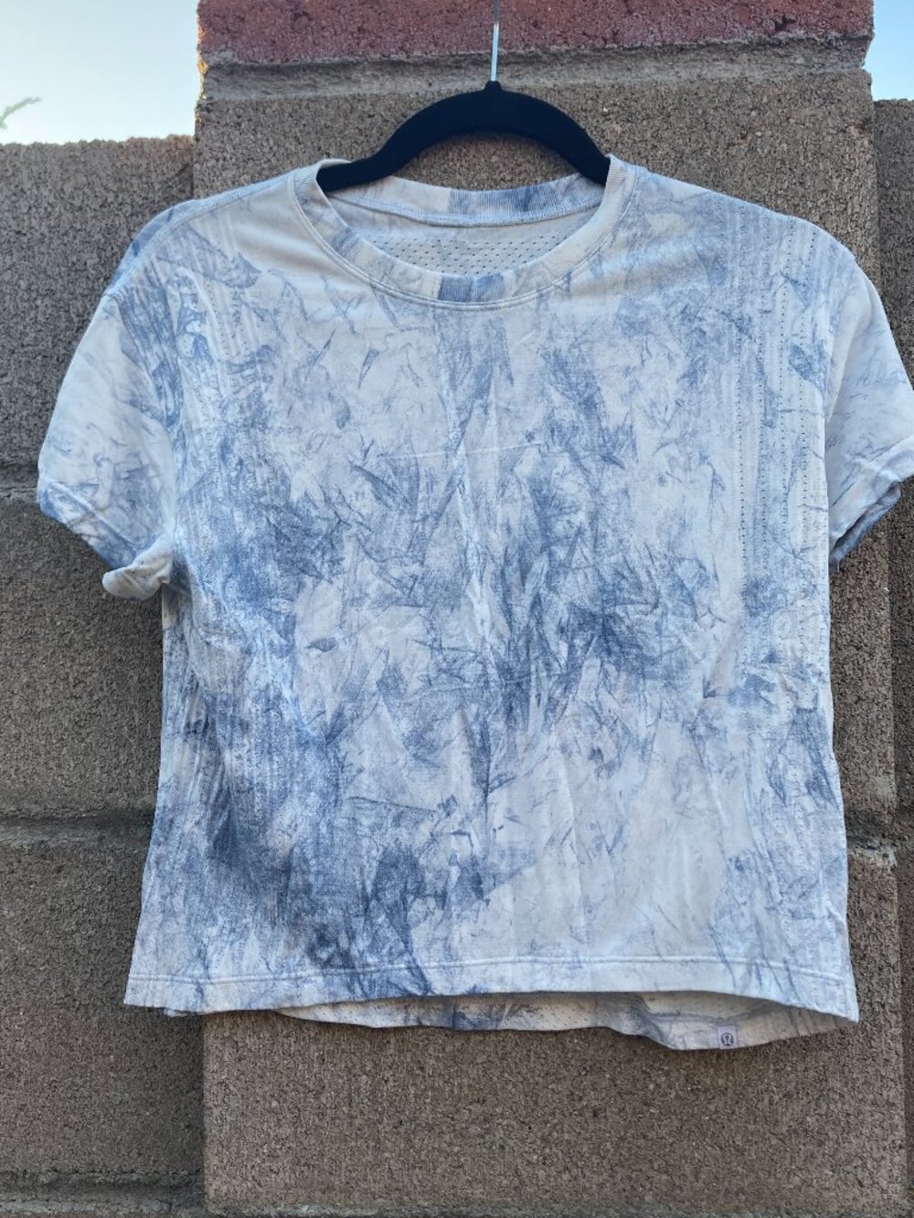 Lululemon fit to train blue white tie dye top size M